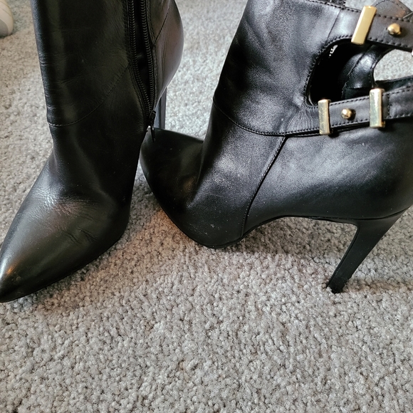 Boots - Picture 2 of 8